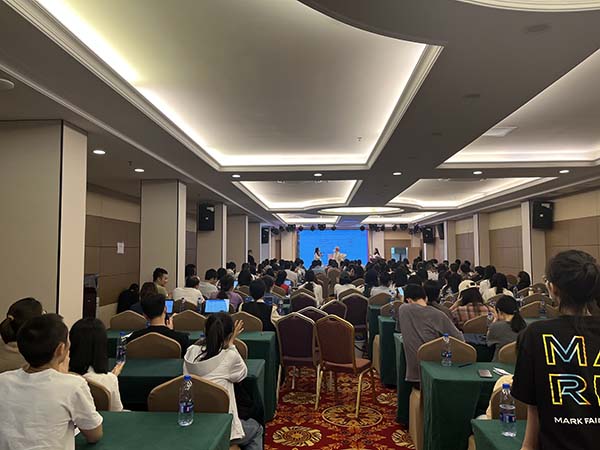 员工表训,参与阿里巴巴国际站ChatGPT在表贸企业工作的利用