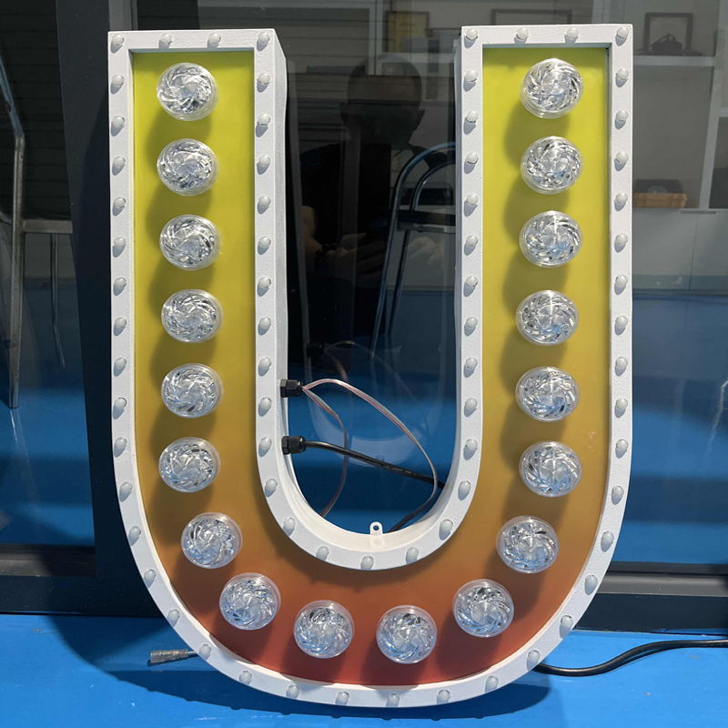 为何游乐场所常用金属LED发光字标识装璜？